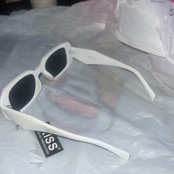 Sun glasses bundle - Picture 6 of 11